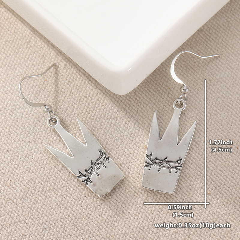 Women's Vintage Thorn Pattern Crown Pendant Earrings